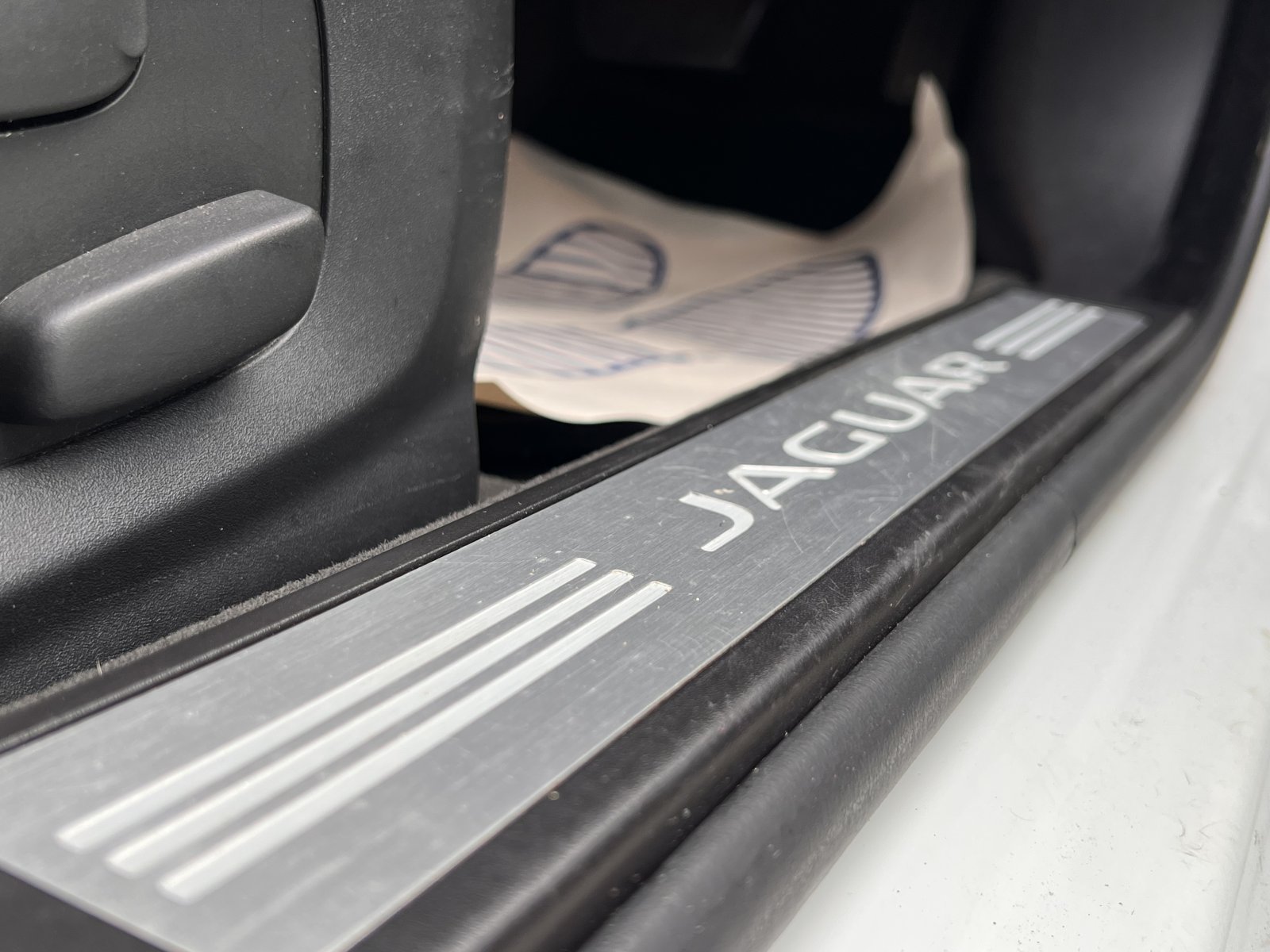 Jaguar XF - Image 17
