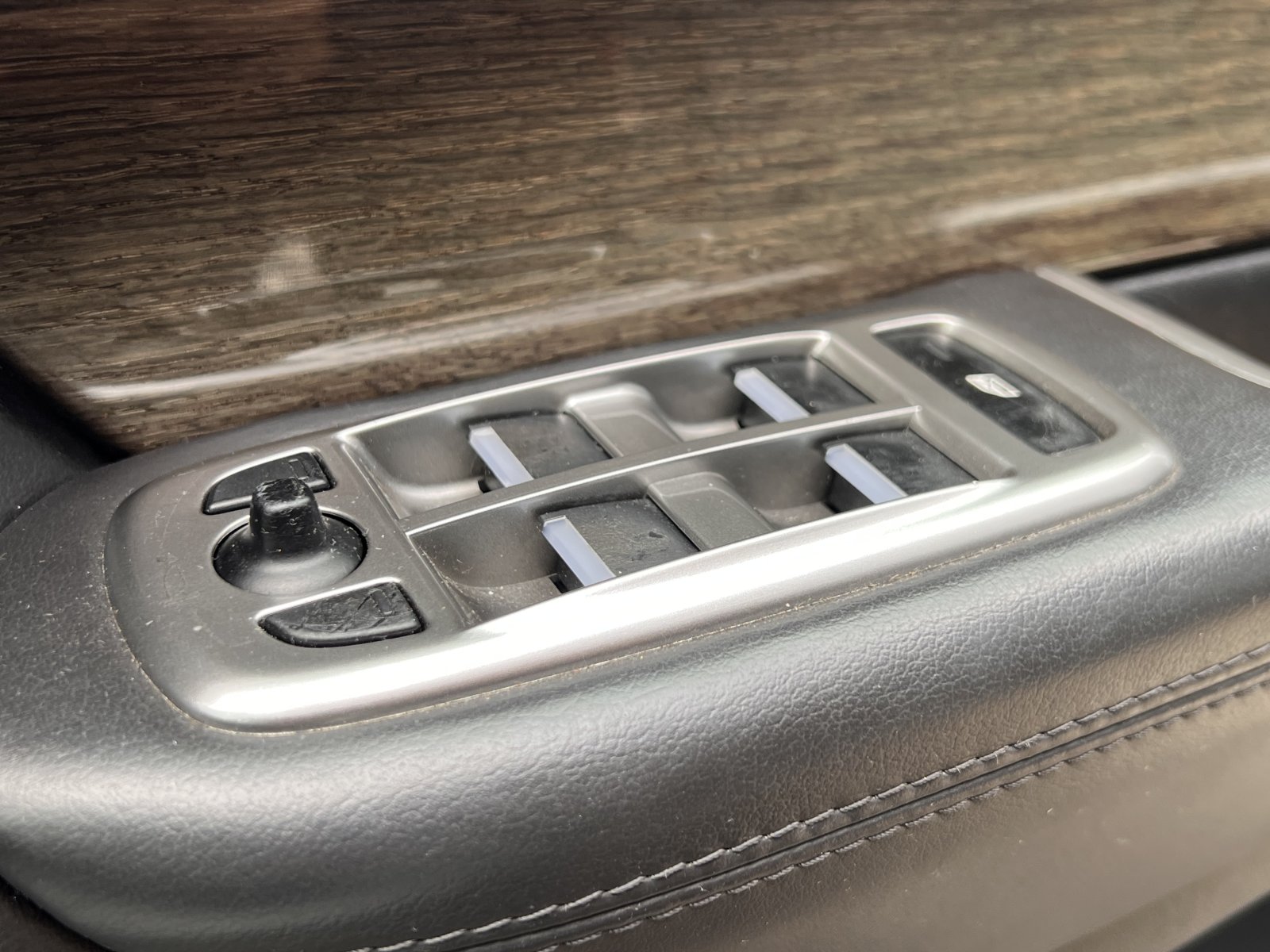 Jaguar XF - Image 19