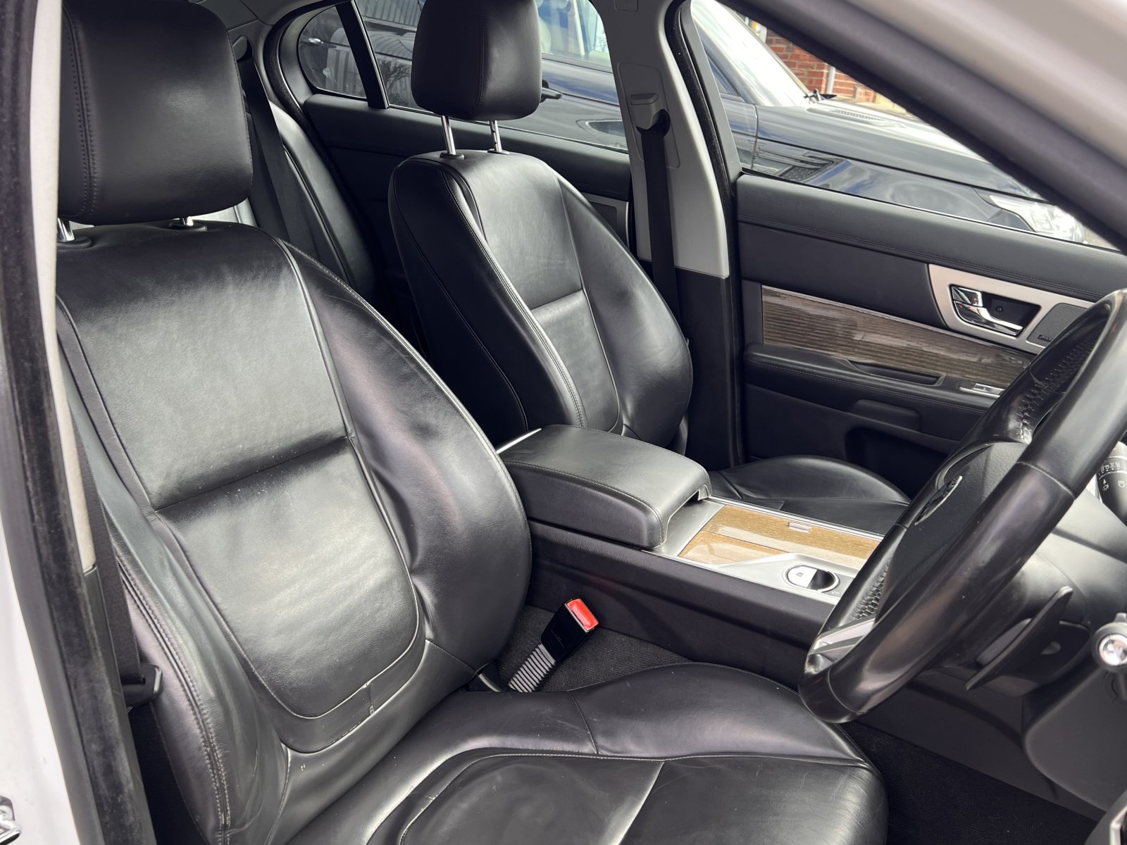 Jaguar XF - Image 14