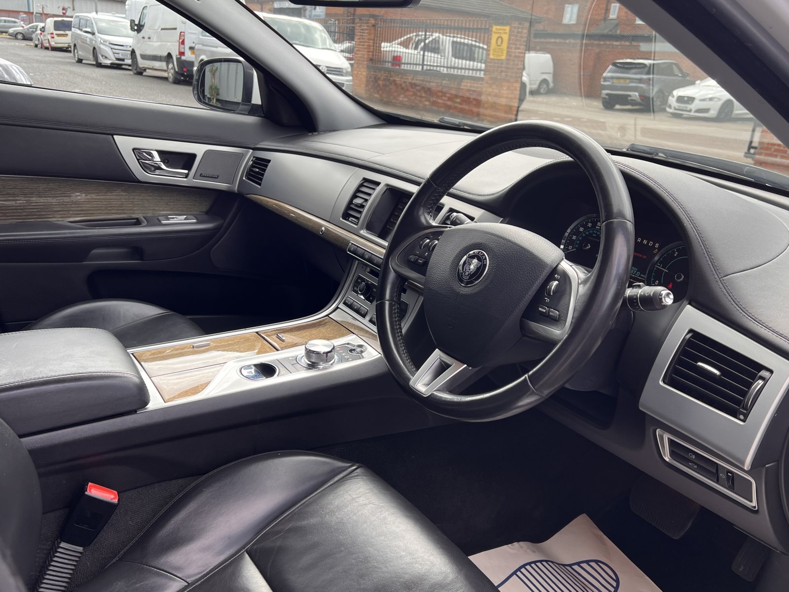 Jaguar XF - Image 13