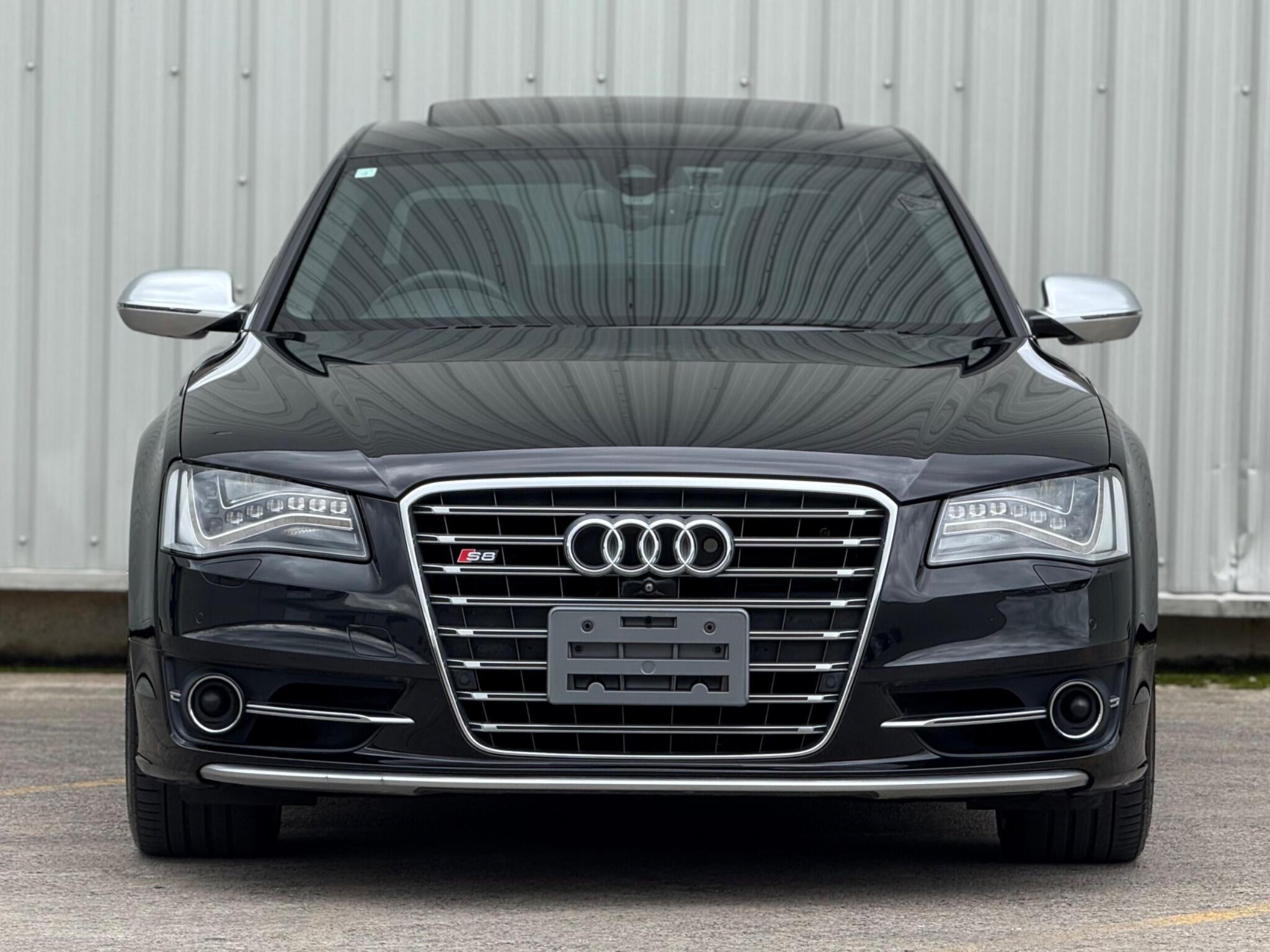 Audi S8 - Image 2
