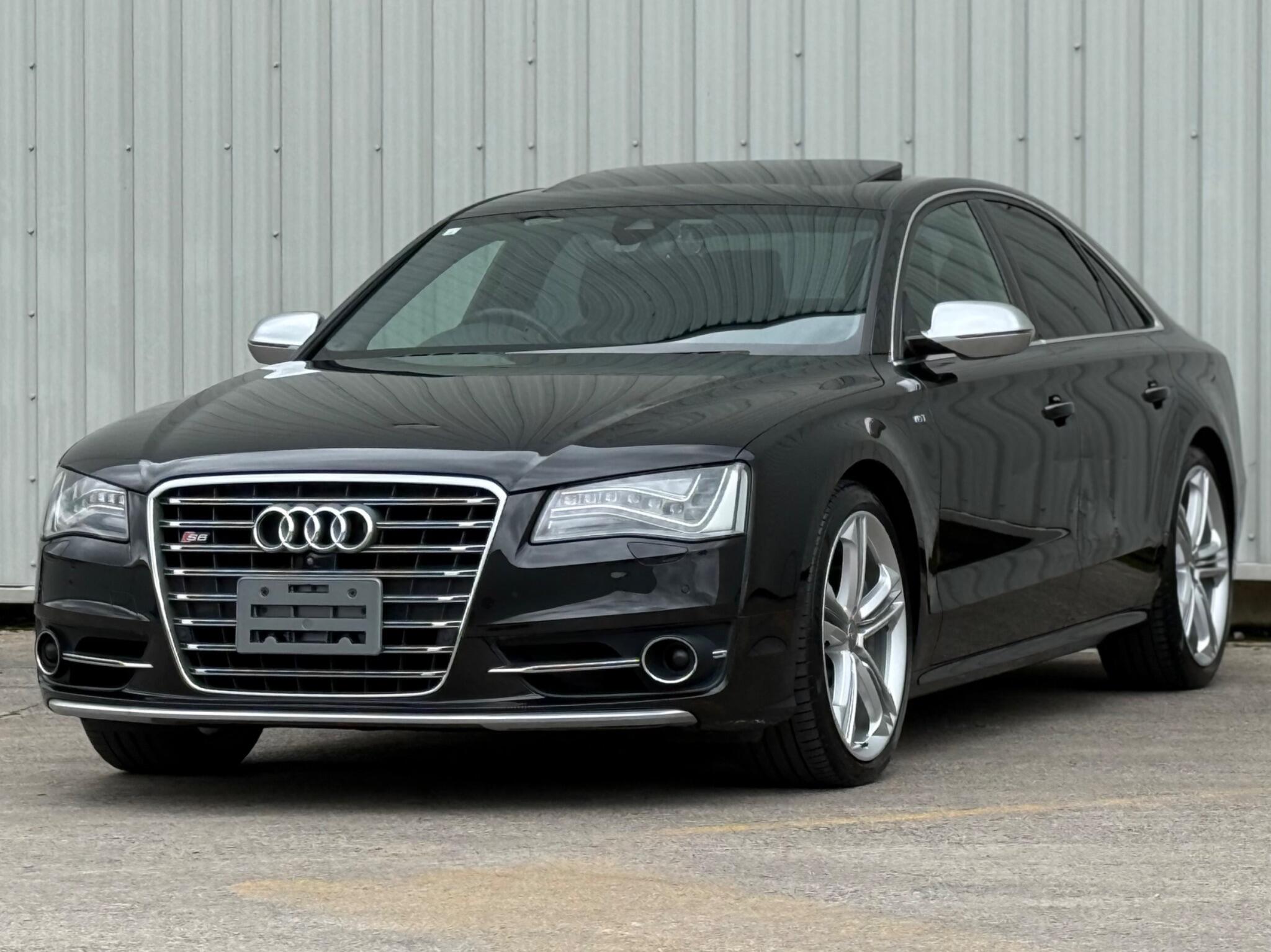 Audi S8 - Image 5