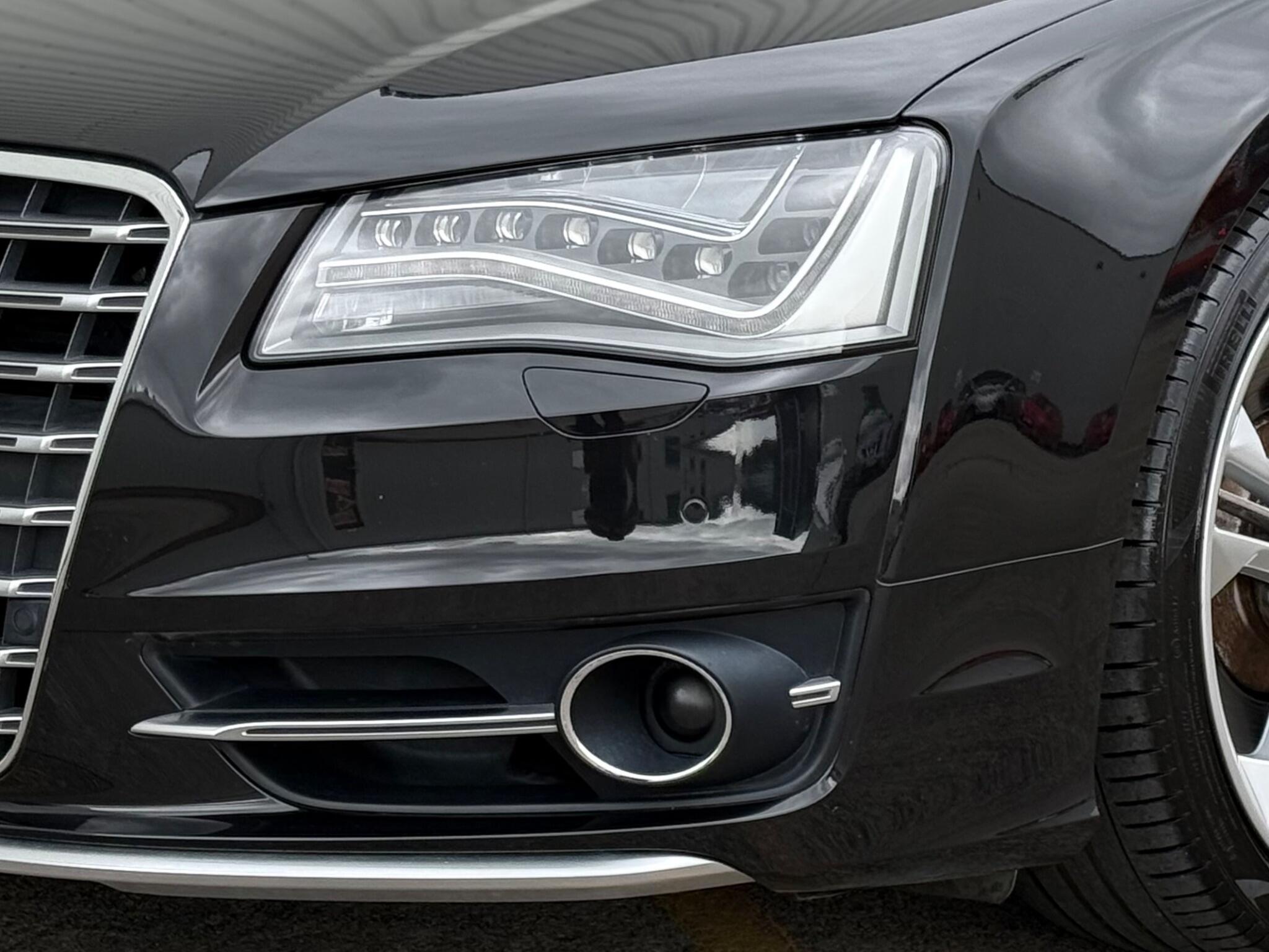Audi S8 - Image 16