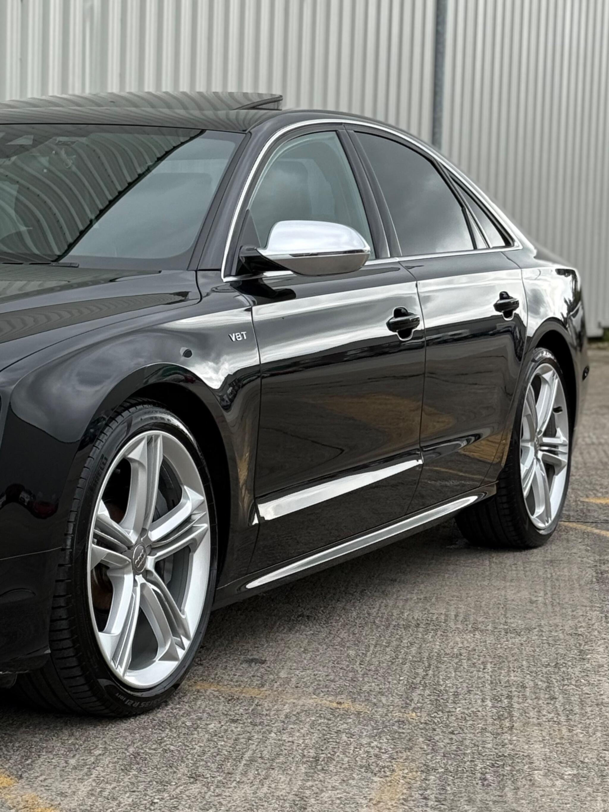Audi S8 - Image 17