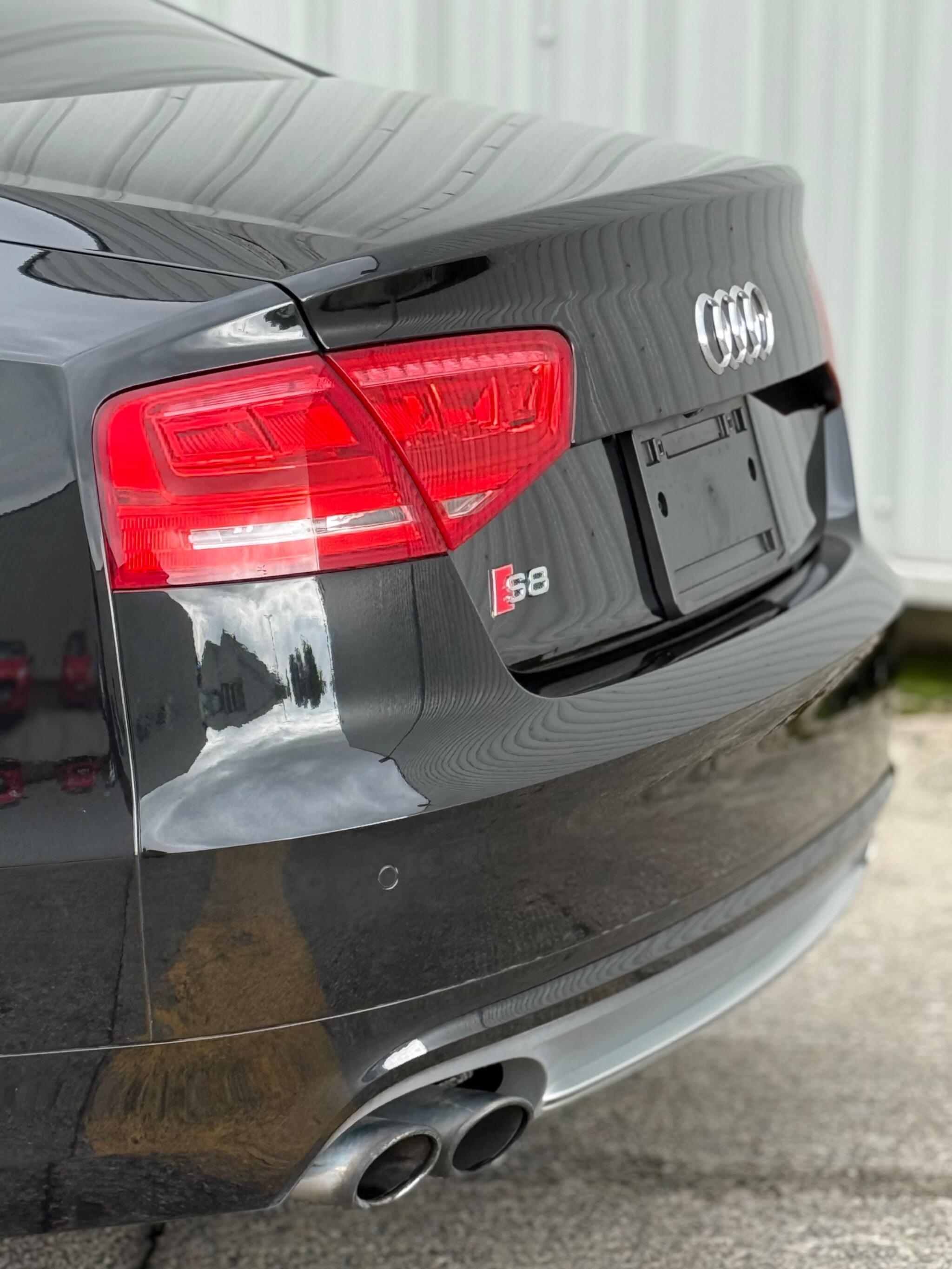 Audi S8 - Image 19