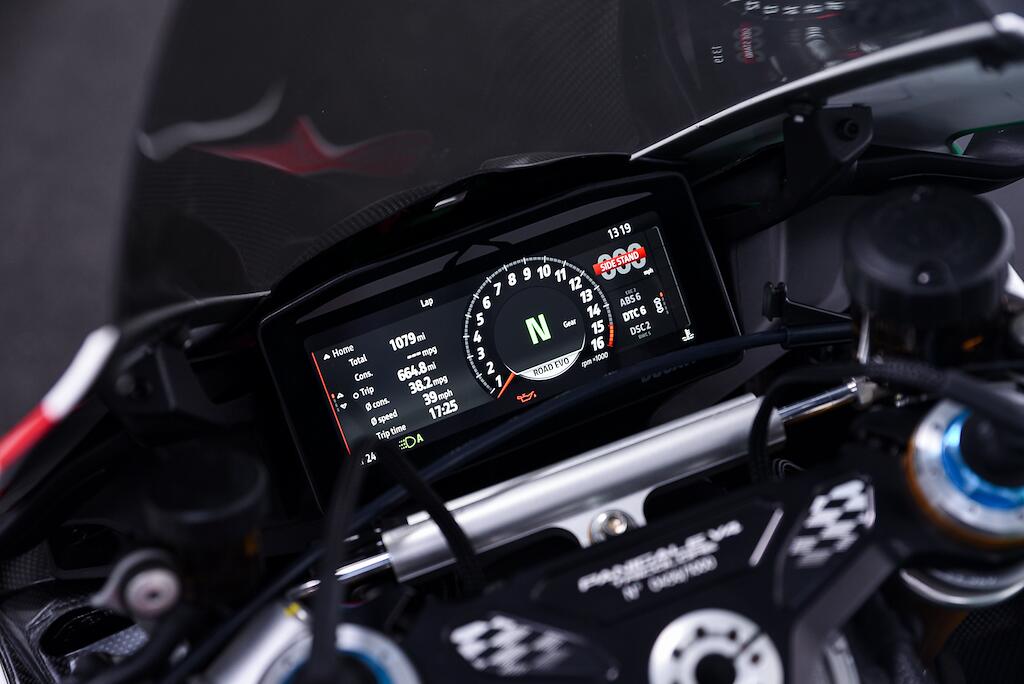 Ducati PANIGALE V4 - Image 14