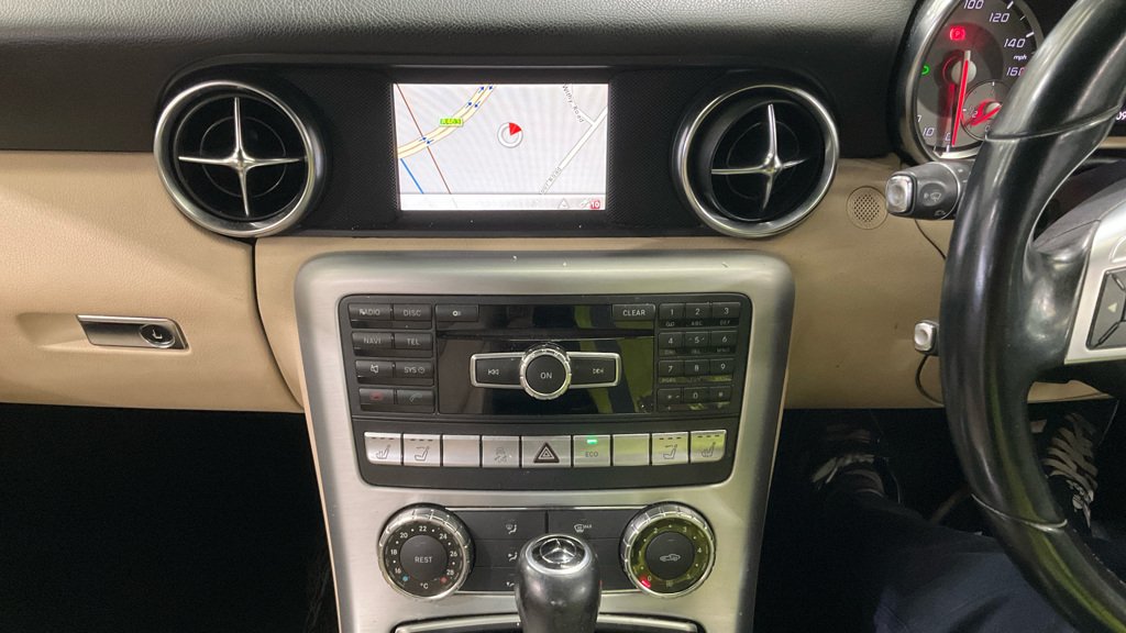 Mercedes SLK - Image 11