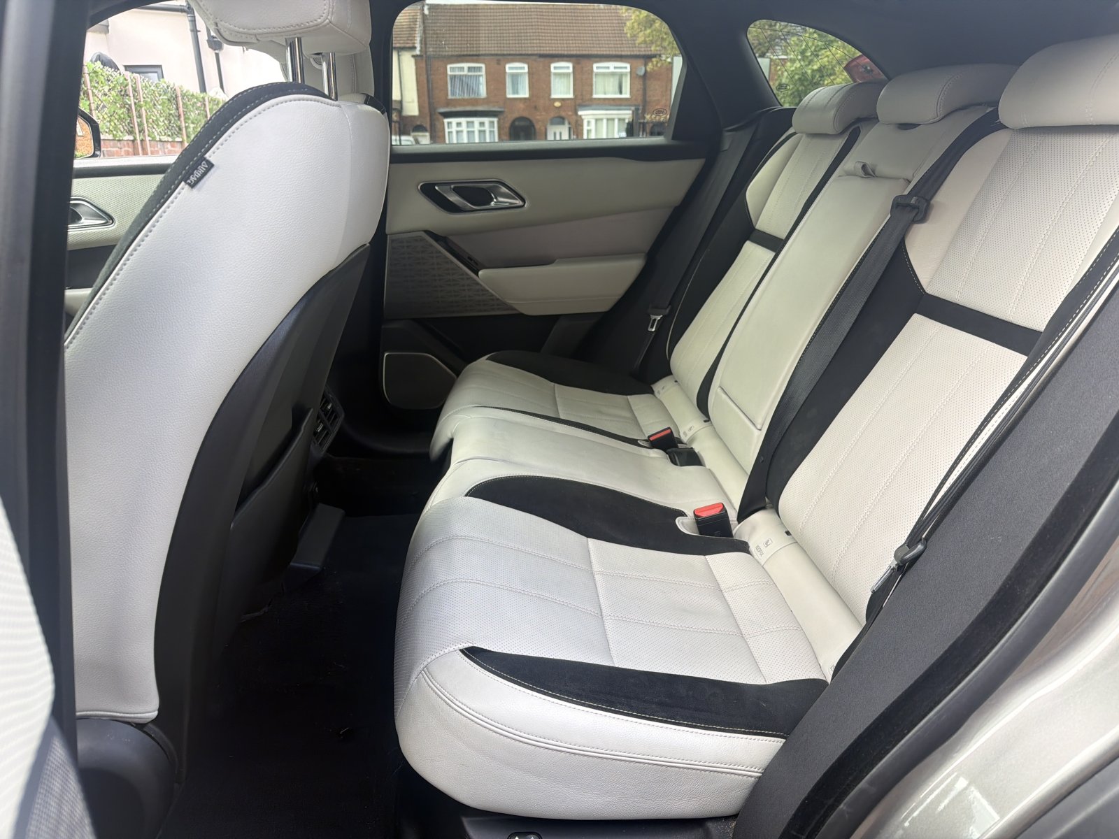 Land Rover Range Rover Velar - Image 10