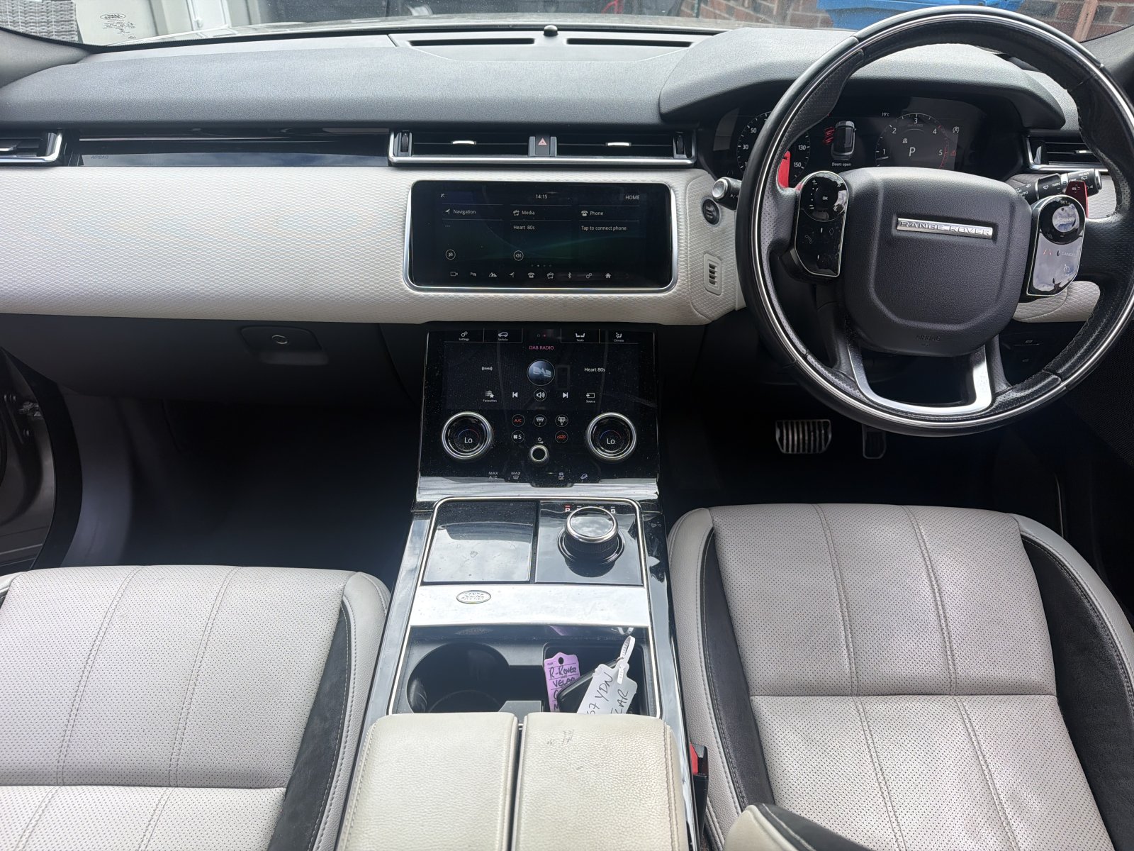 Land Rover Range Rover Velar - Image 11
