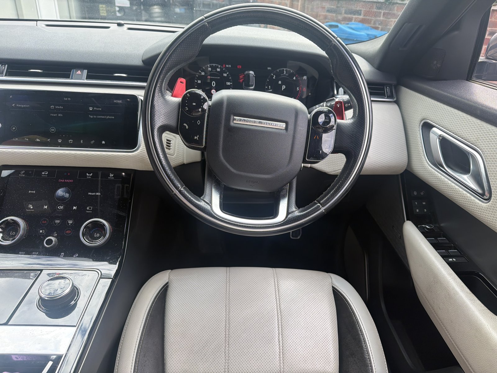 Land Rover Range Rover Velar - Image 13