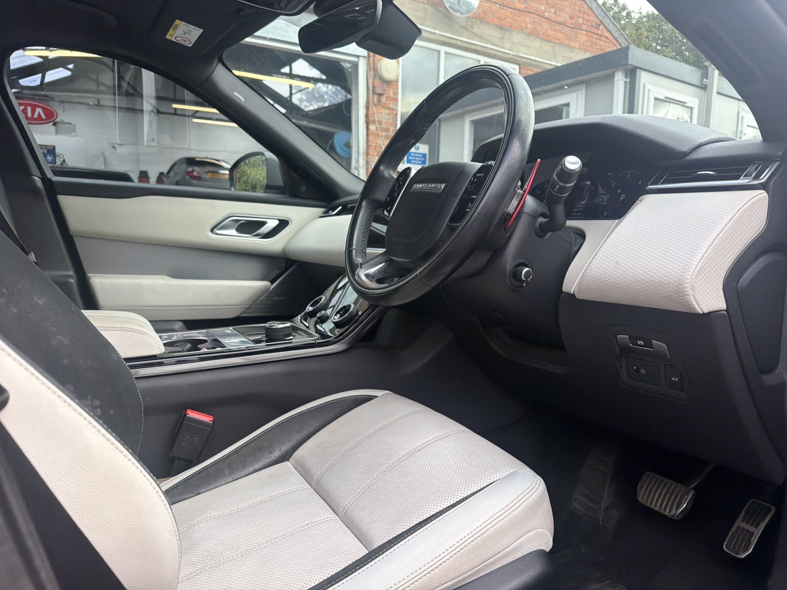 Land Rover Range Rover Velar - Image 14