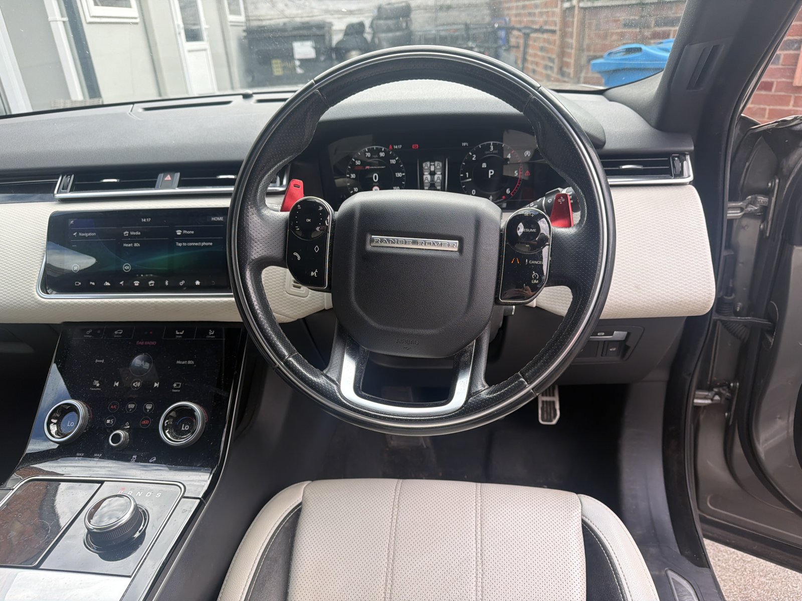 Land Rover Range Rover Velar - Image 15