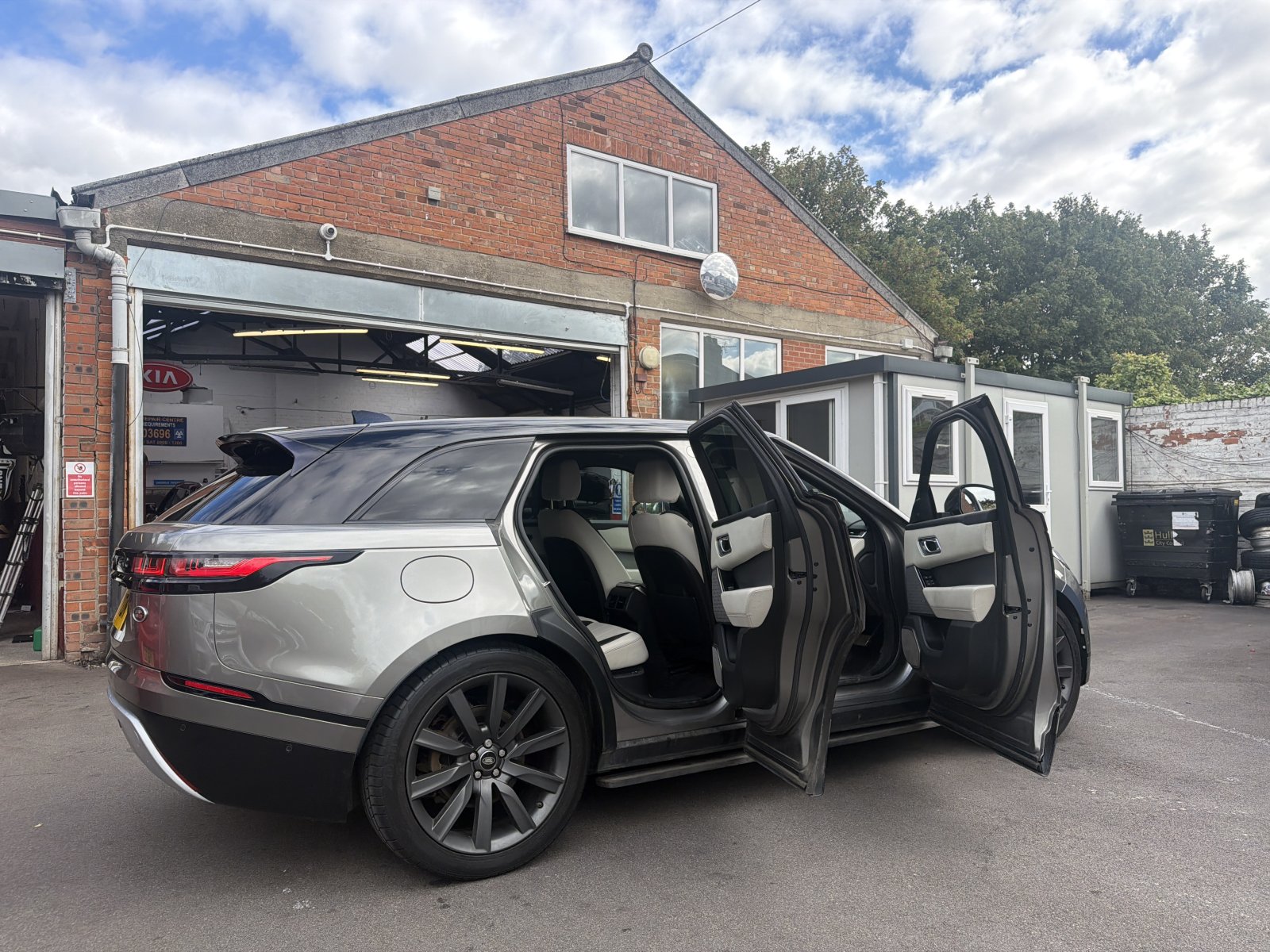 Land Rover Range Rover Velar - Image 9