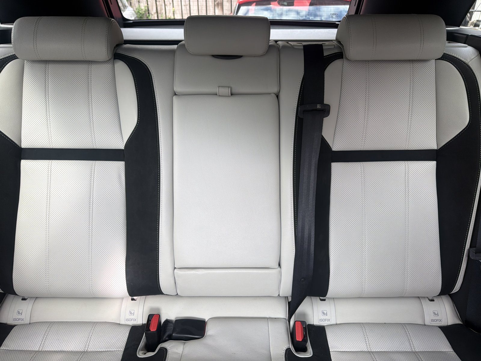 Land Rover Range Rover Velar - Image 16