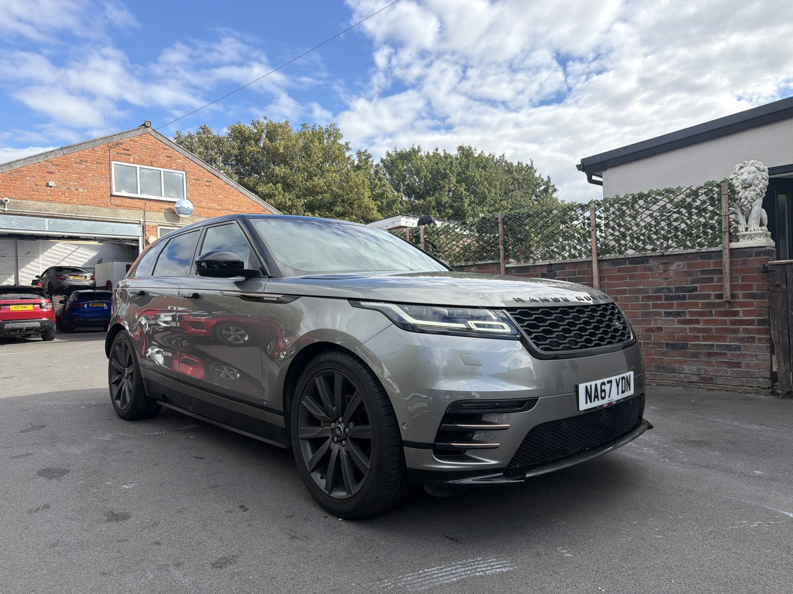 Land Rover Range Rover Velar - Image 18
