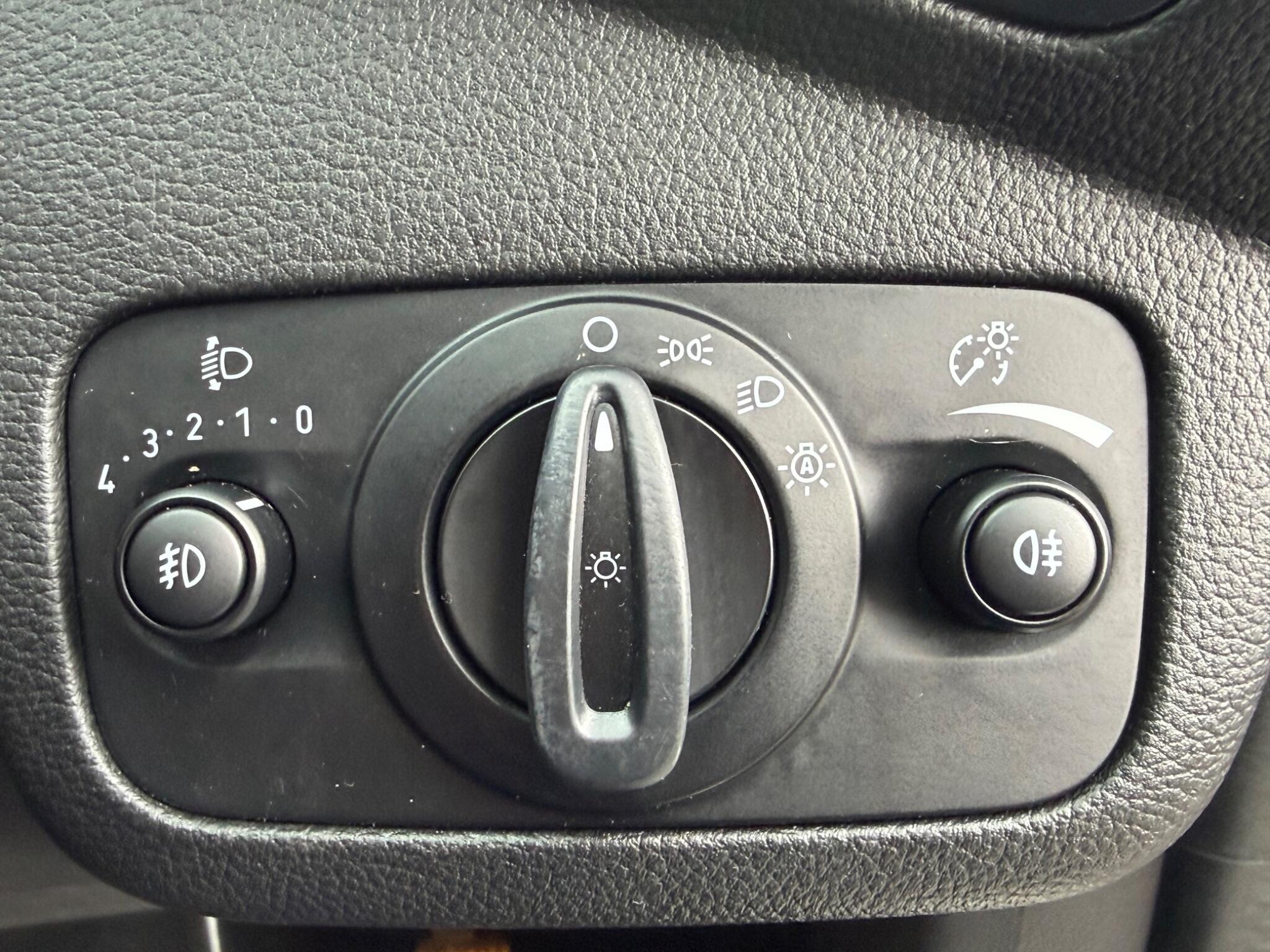 Ford Kuga - Image 28
