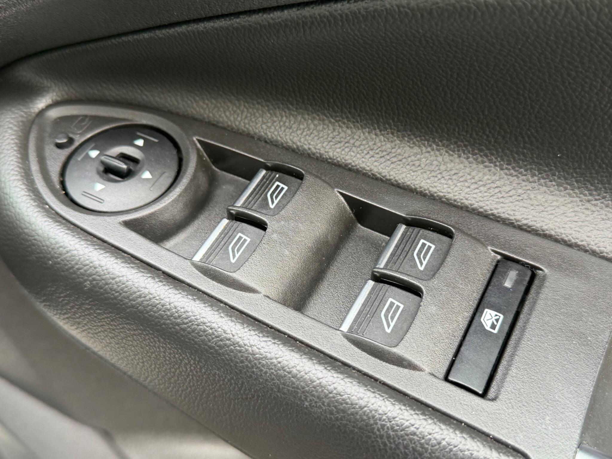 Ford Kuga - Image 29