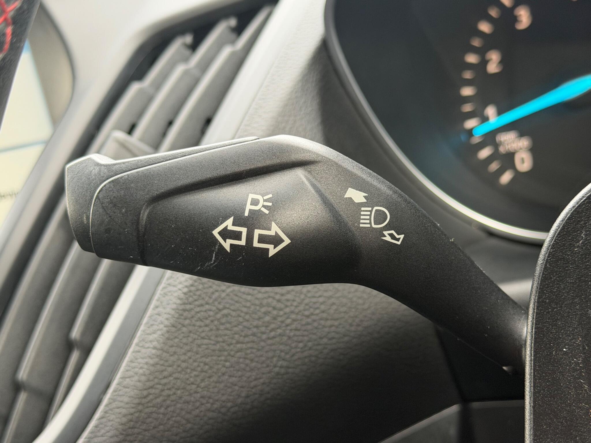 Ford Kuga - Image 31