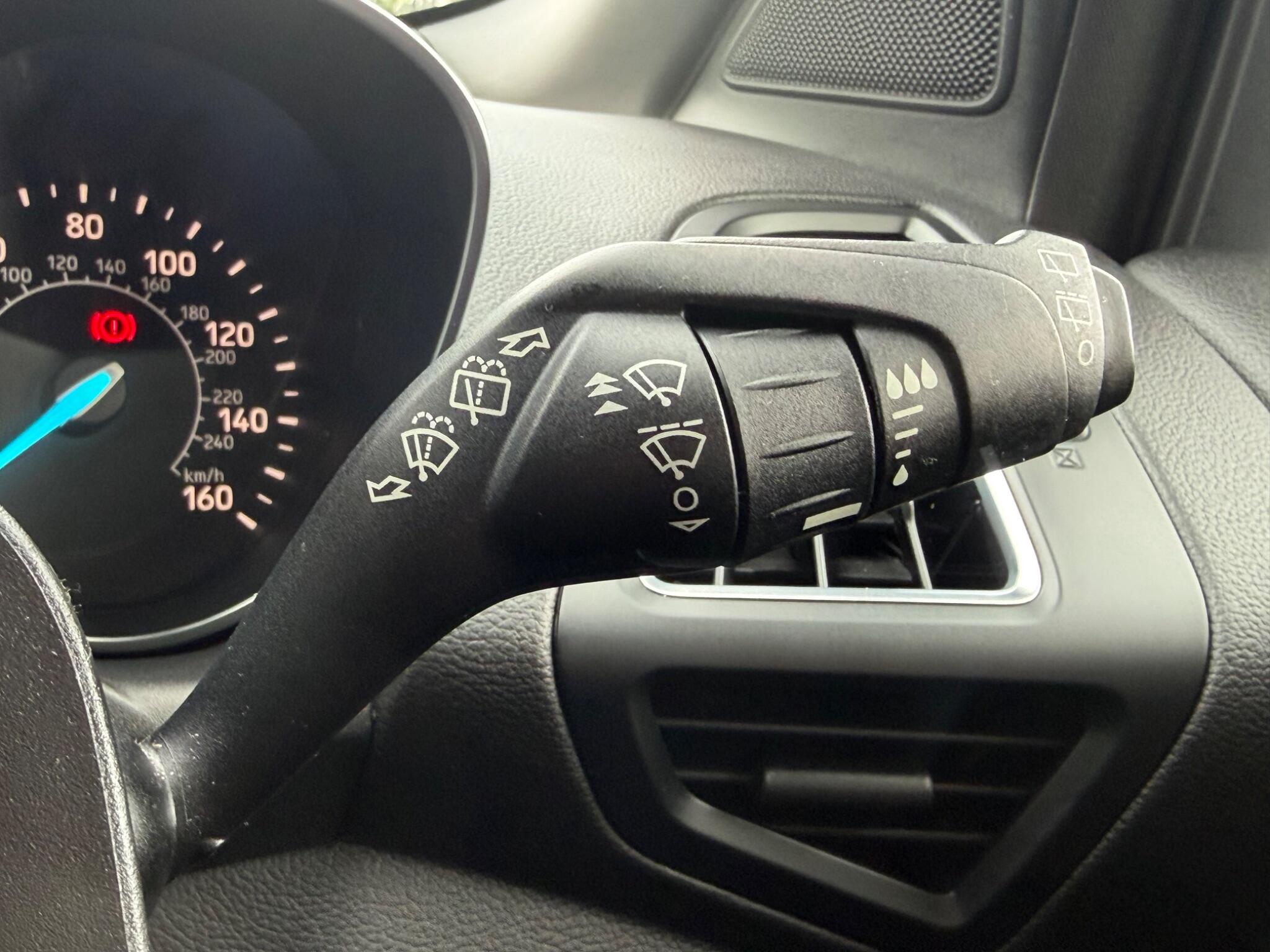 Ford Kuga - Image 32