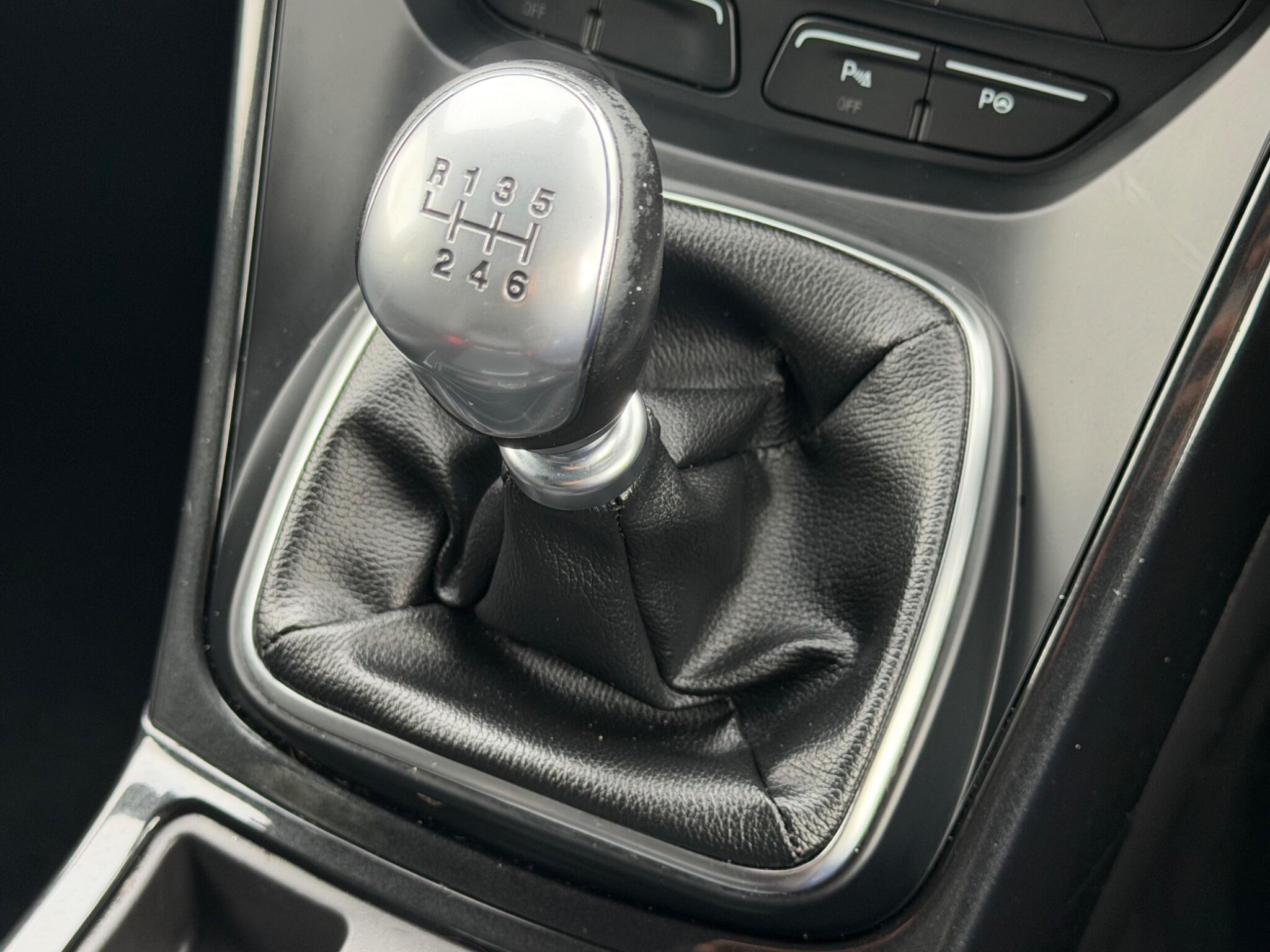 Ford Kuga - Image 34