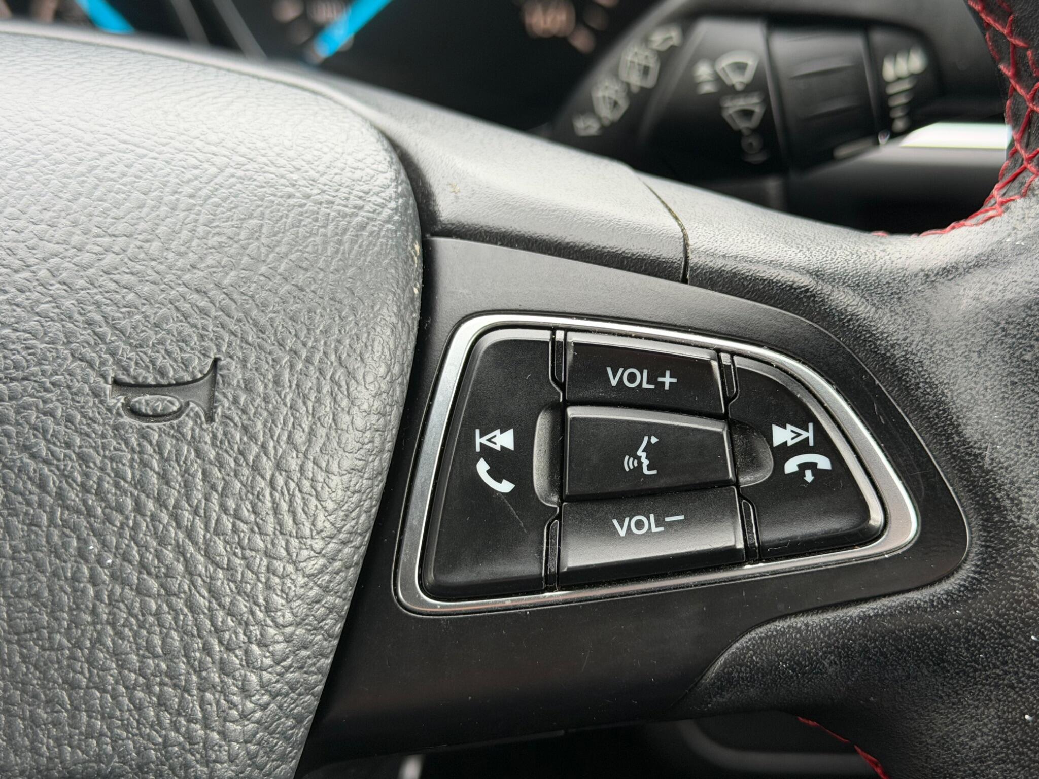 Ford Kuga - Image 36