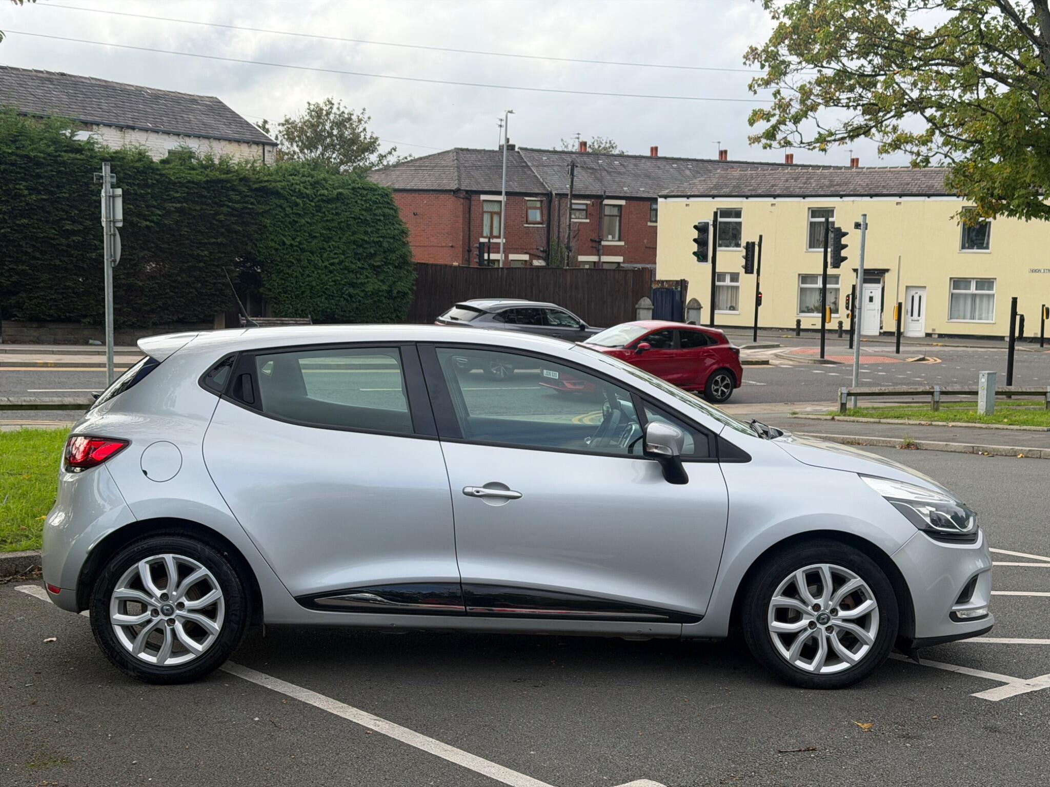 Renault Clio - Image 7