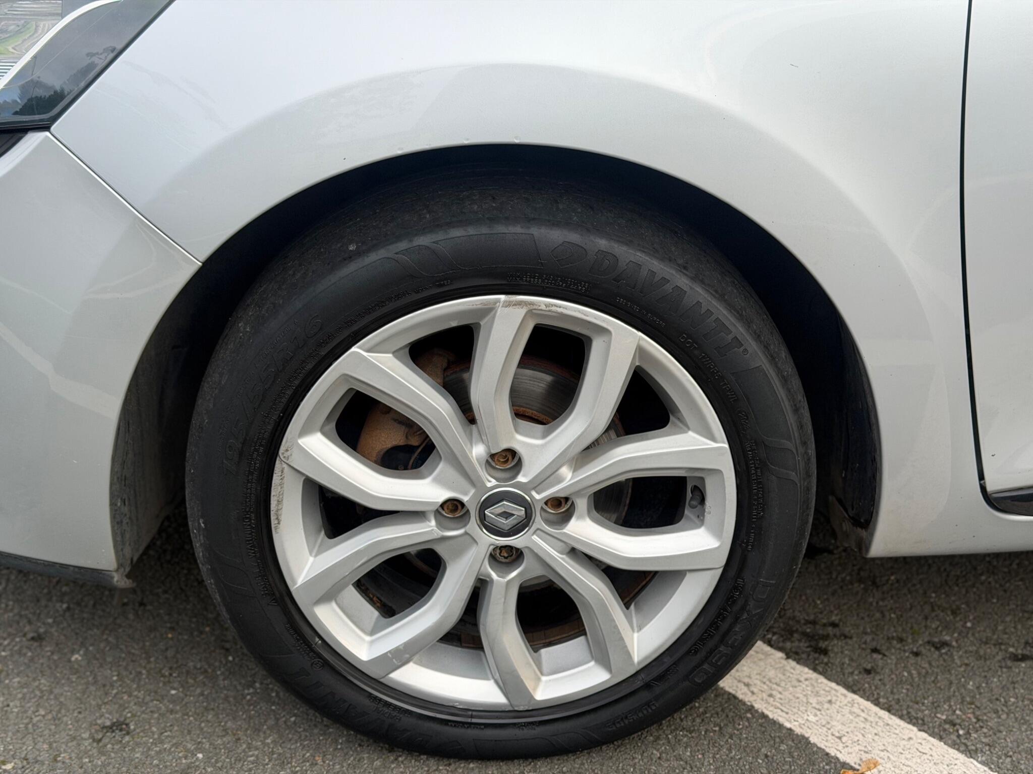Renault Clio - Image 9