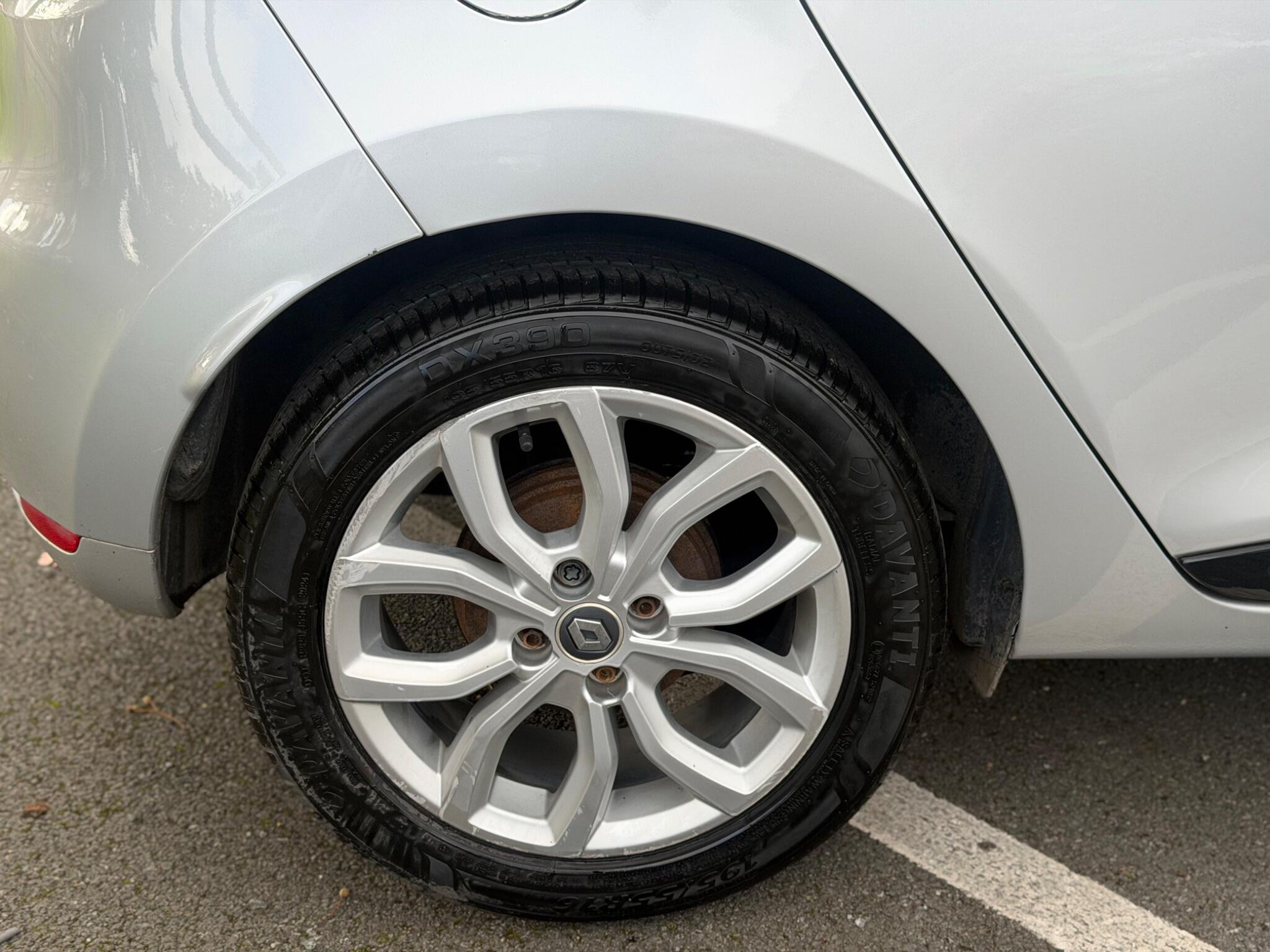 Renault Clio - Image 11