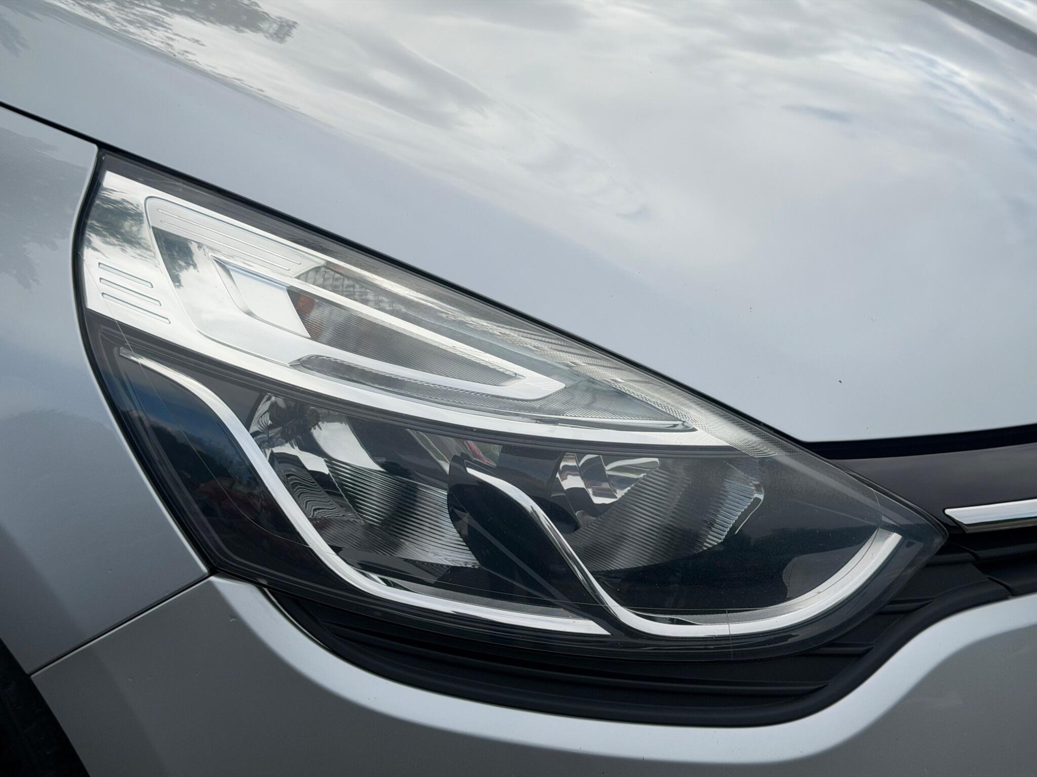 Renault Clio - Image 12