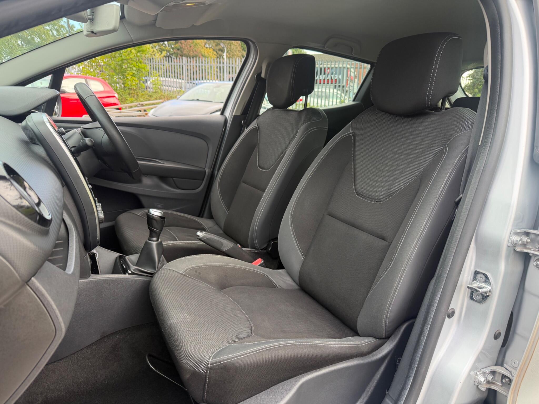 Renault Clio - Image 15
