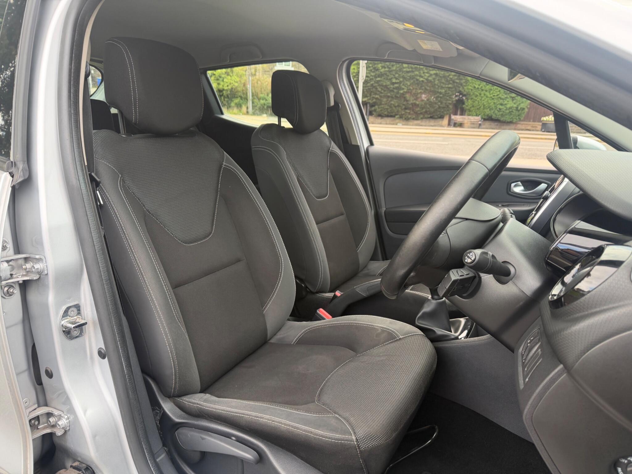 Renault Clio - Image 16