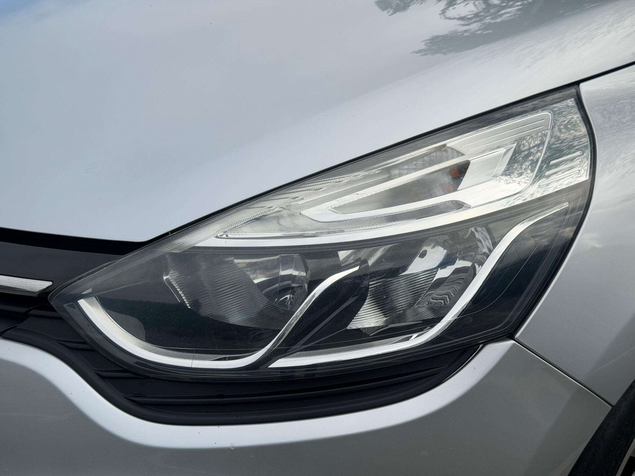 Renault Clio - Image 17