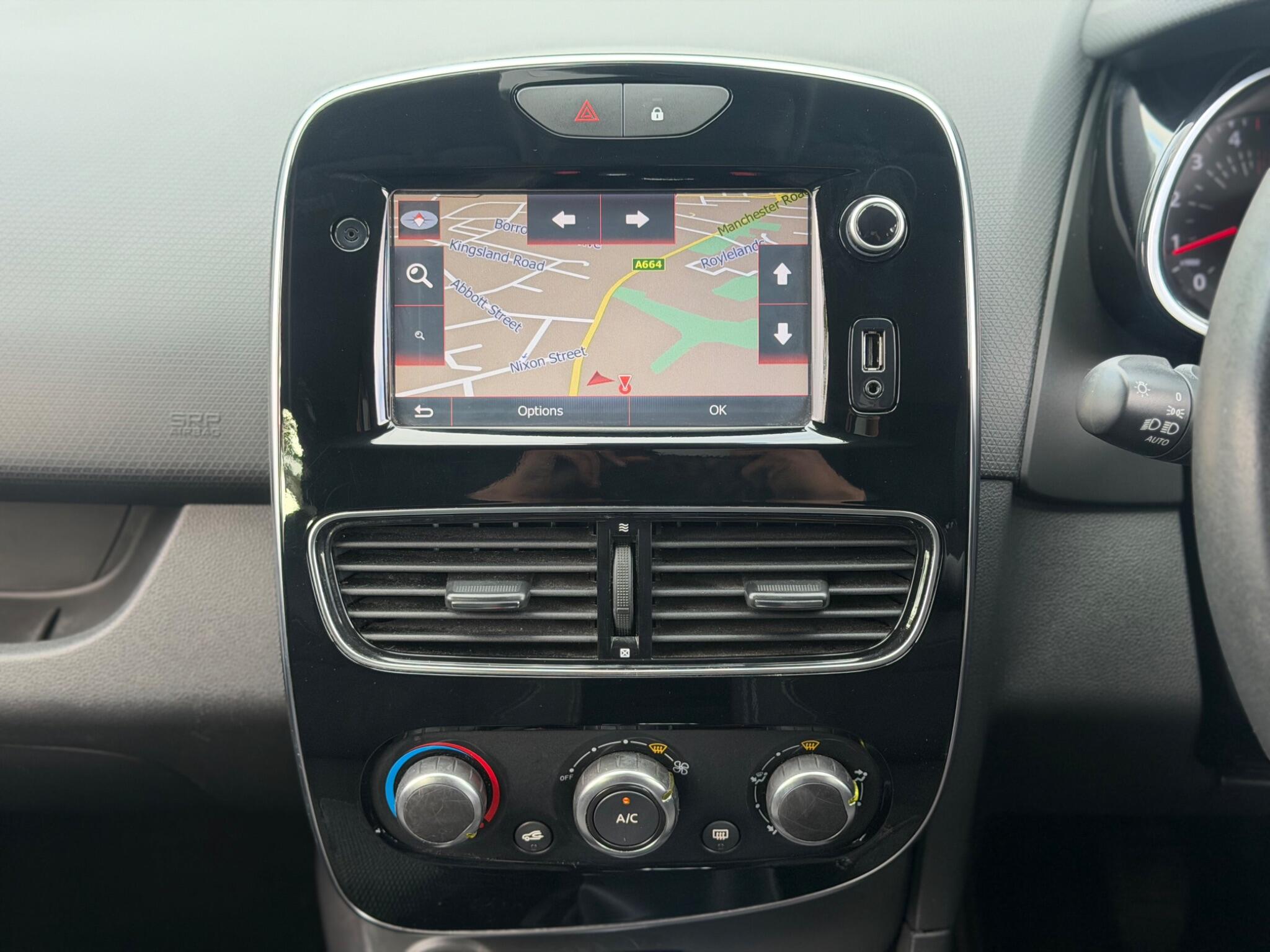 Renault Clio - Image 22