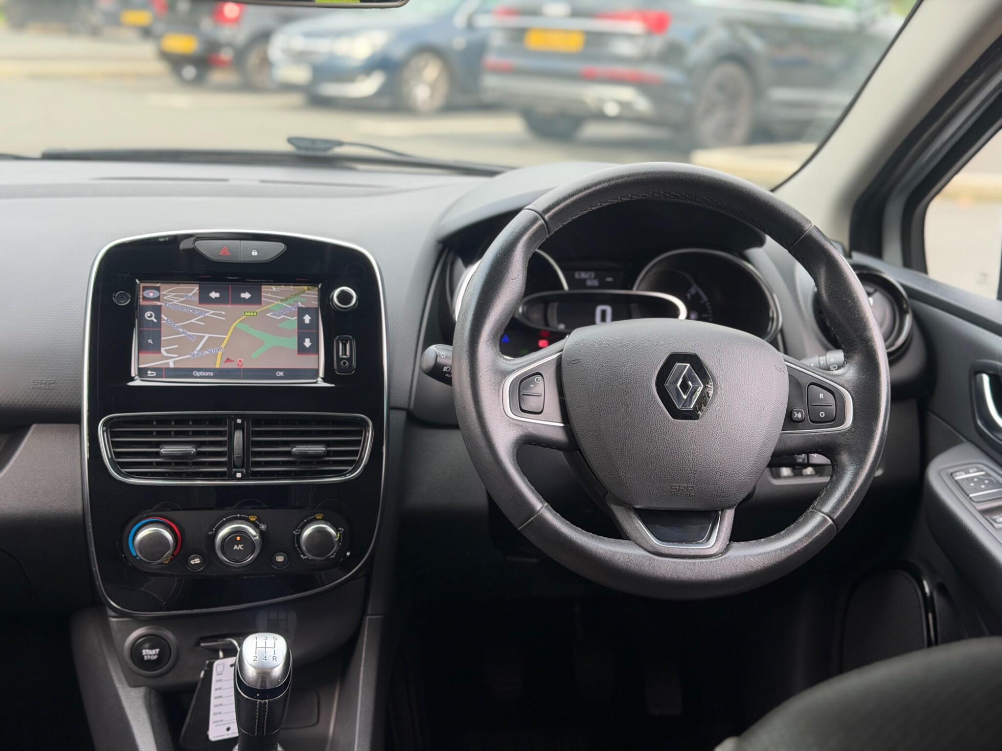Renault Clio - Image 23