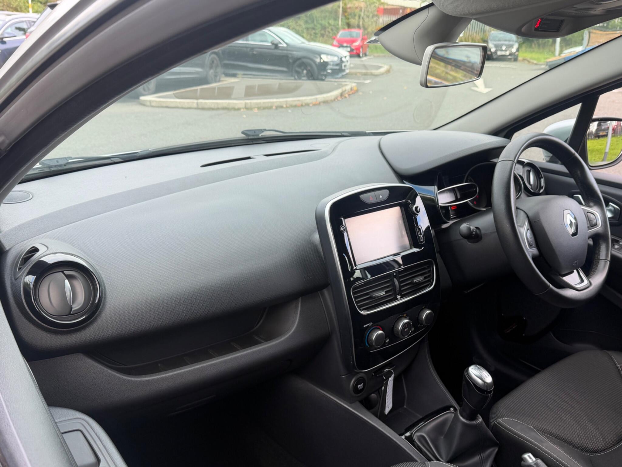 Renault Clio - Image 24