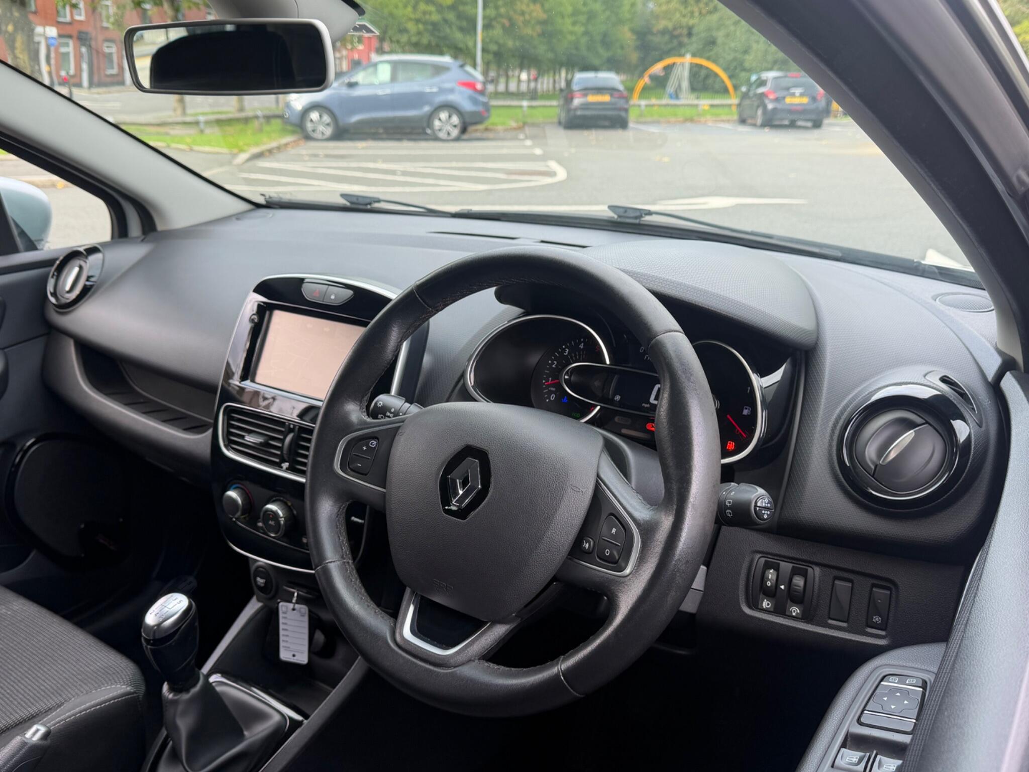 Renault Clio - Image 25