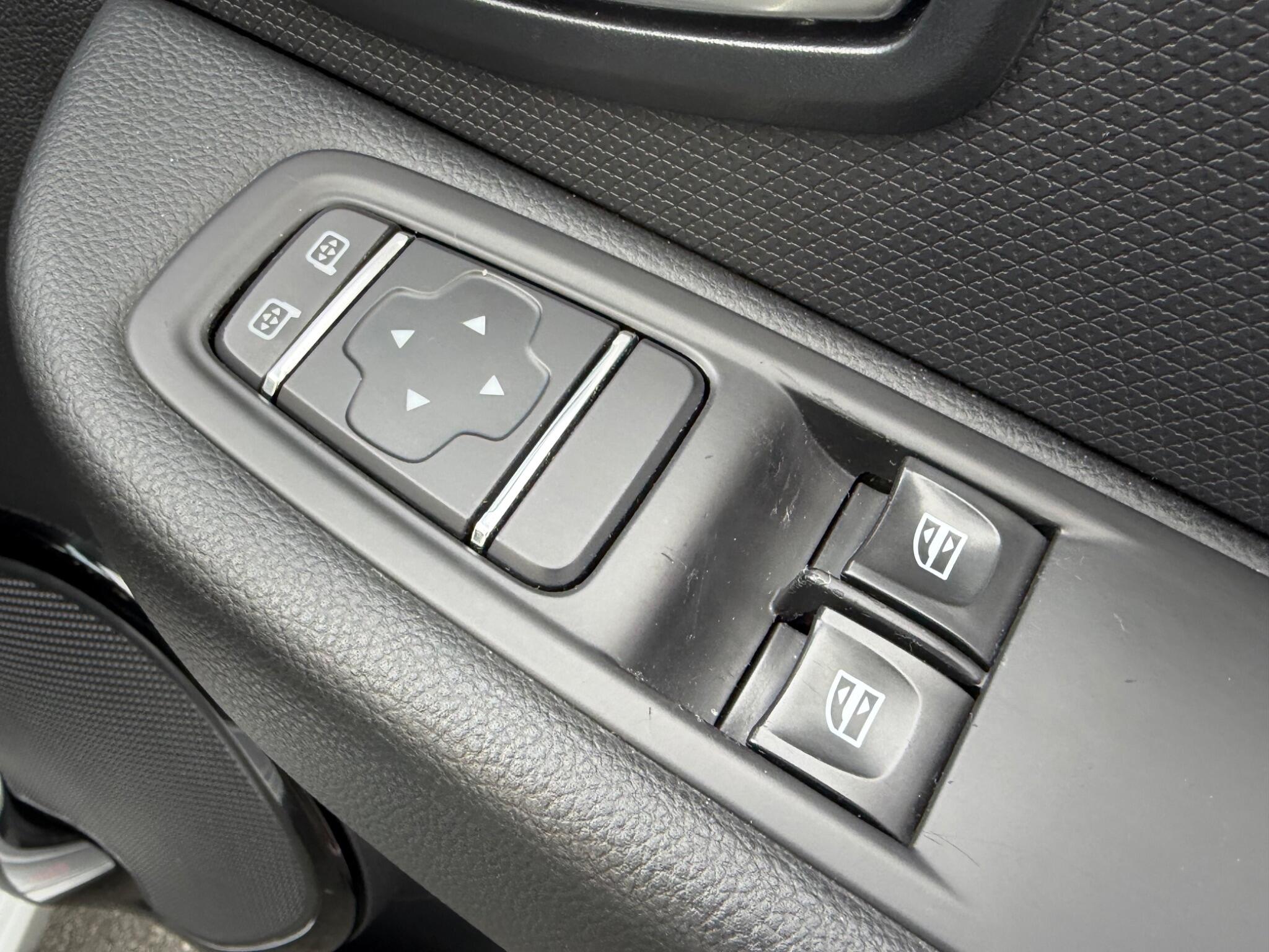 Renault Clio - Image 29