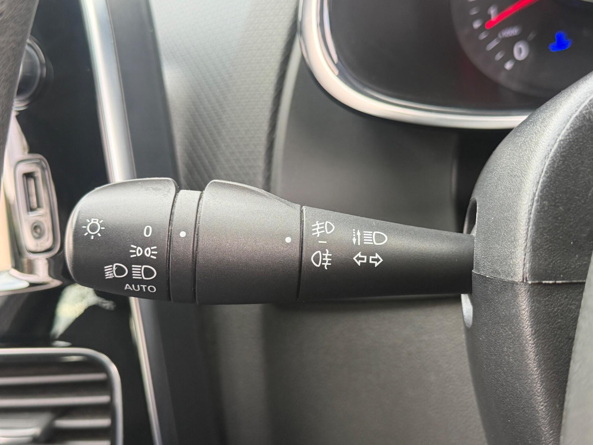 Renault Clio - Image 30