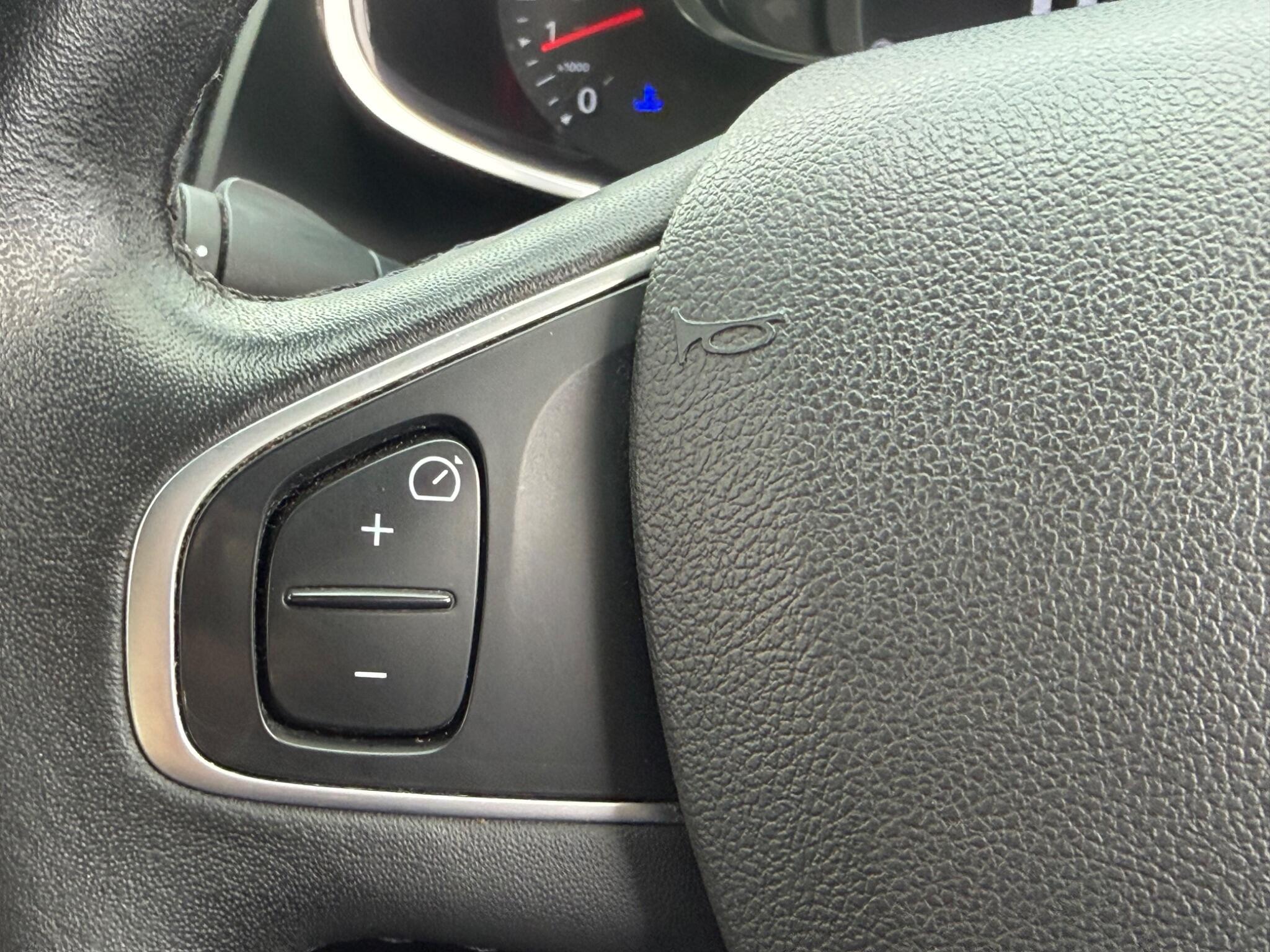Renault Clio - Image 34