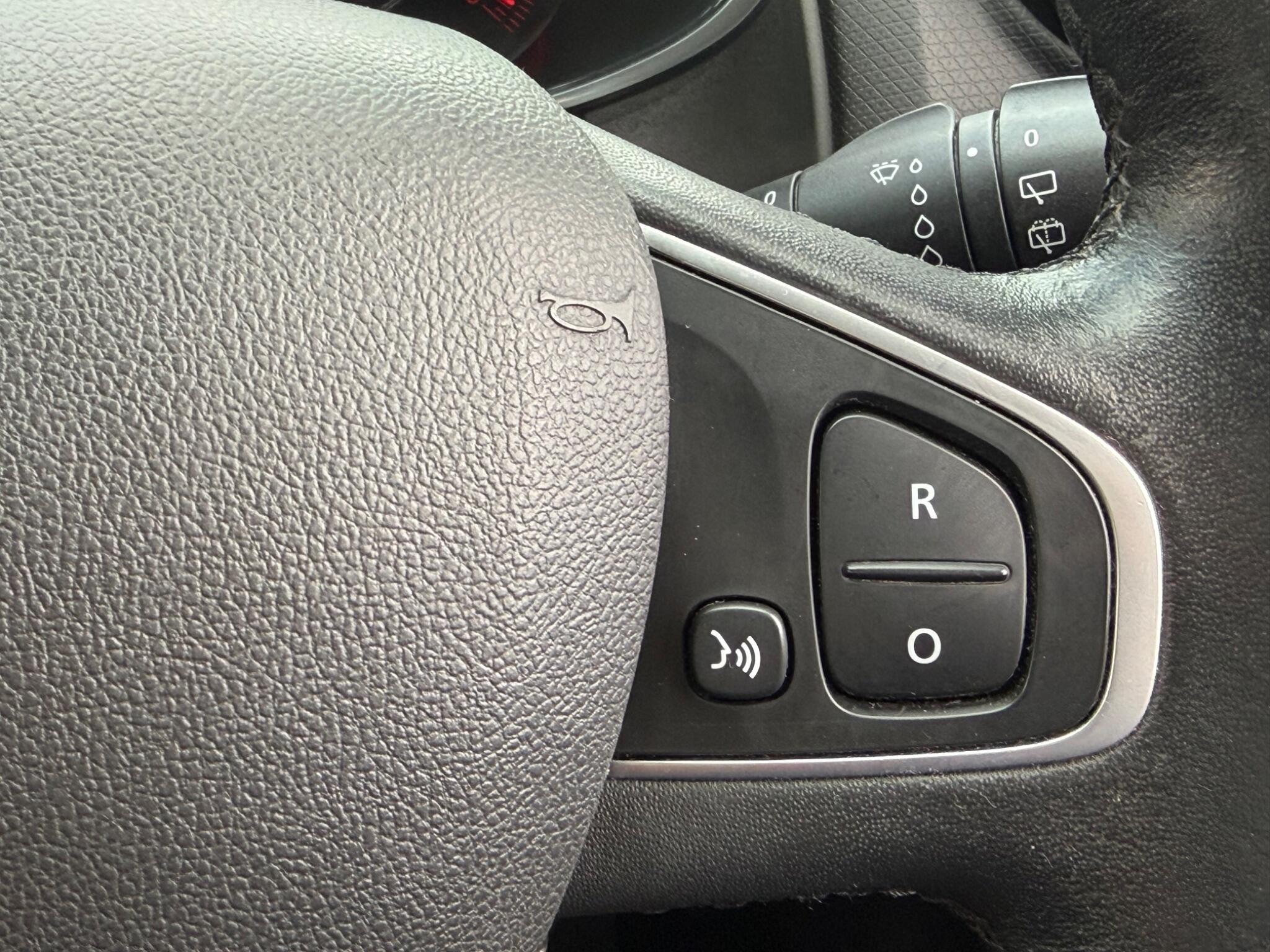 Renault Clio - Image 35