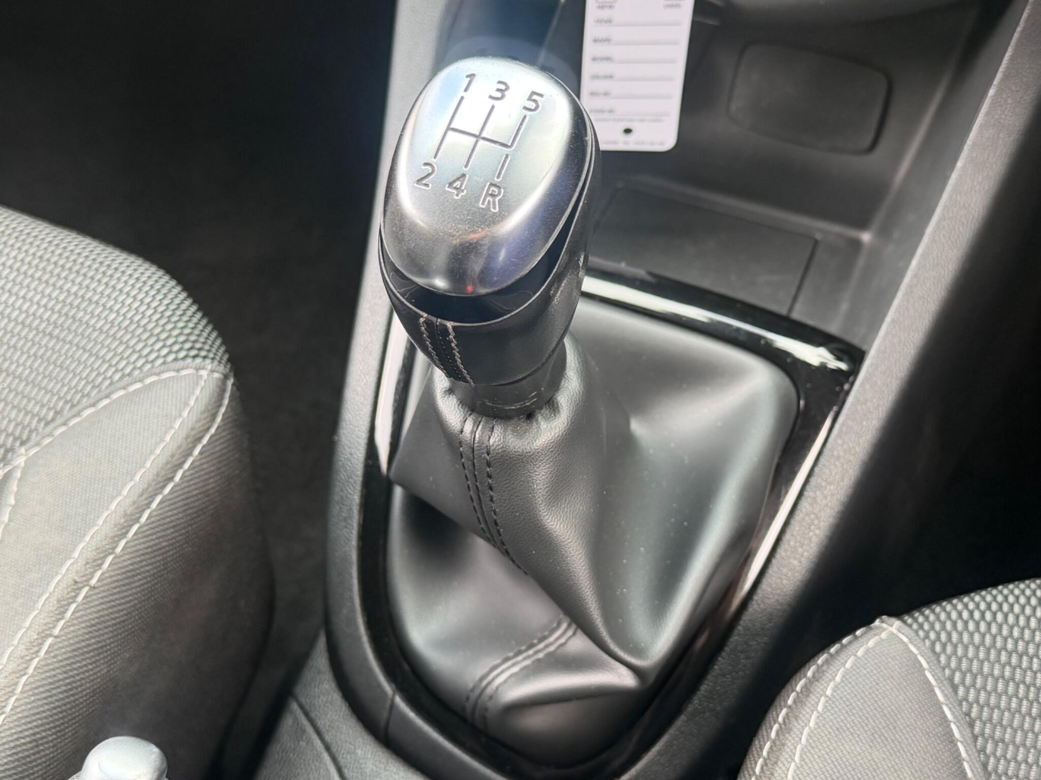 Renault Clio - Image 38