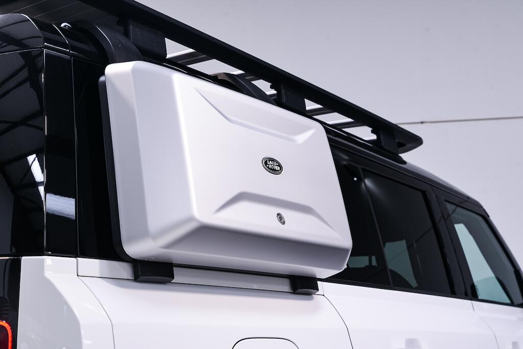 Land Rover Defender 110 - Image 12