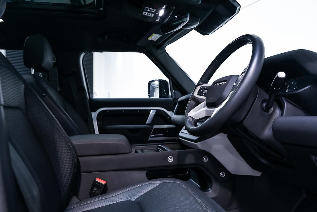 Land Rover Defender 110 - Image 13