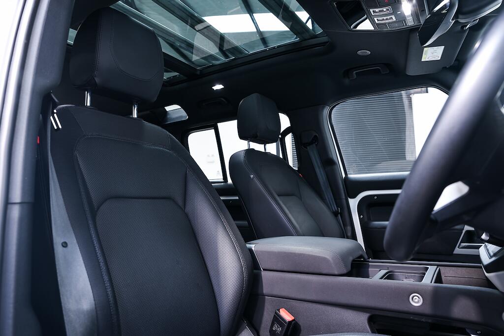 Land Rover Defender 110 - Image 14