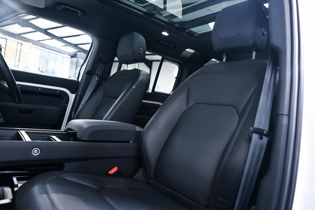 Land Rover Defender 110 - Image 16