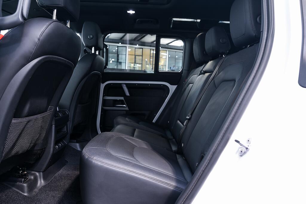 Land Rover Defender 110 - Image 17