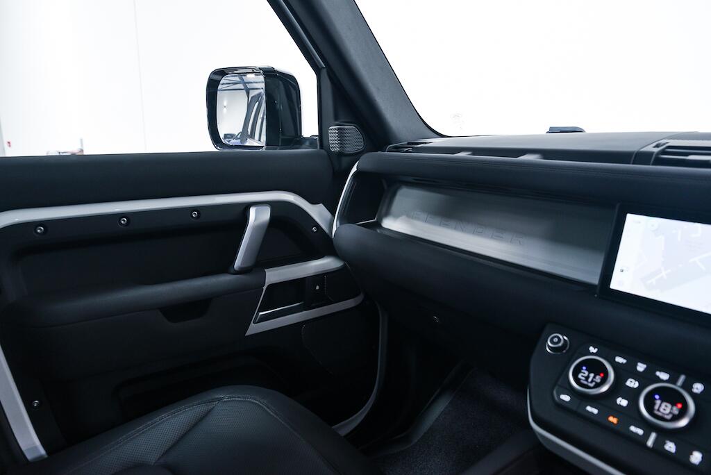 Land Rover Defender 110 - Image 18