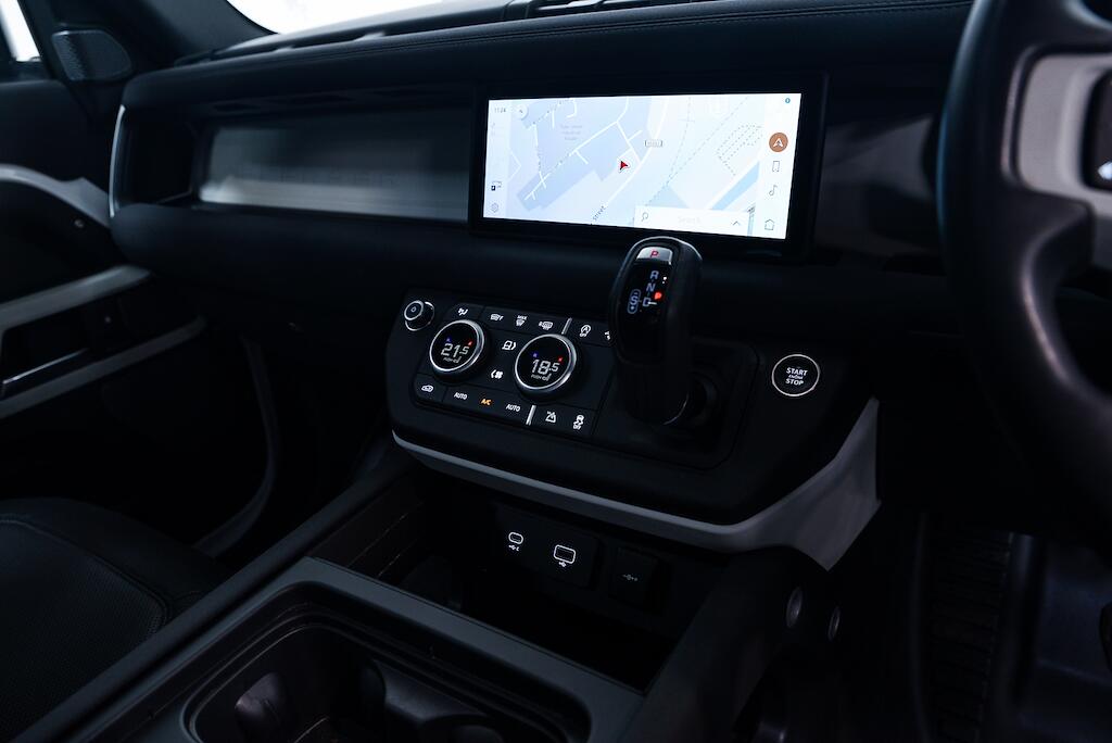 Land Rover Defender 110 - Image 19