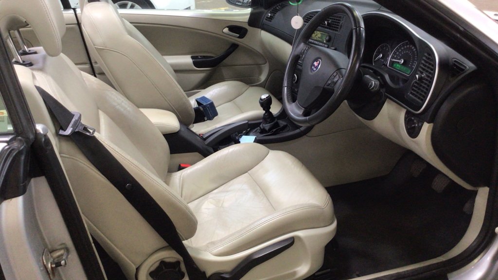 Saab 9-3 - Image 11