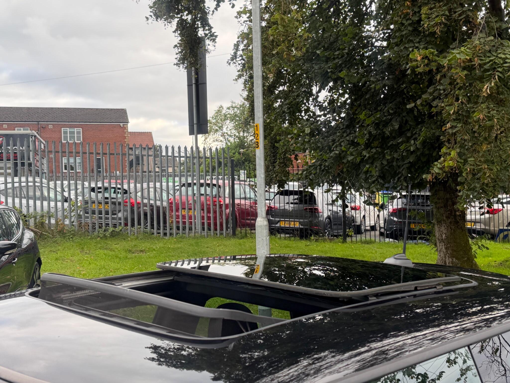 MINI Hatch - Image 13